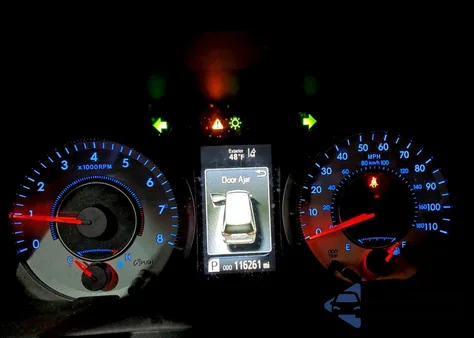 2018 Toyota Sienna Se из США, поврежденный, VIN 5TDXZ3DC7JS934732